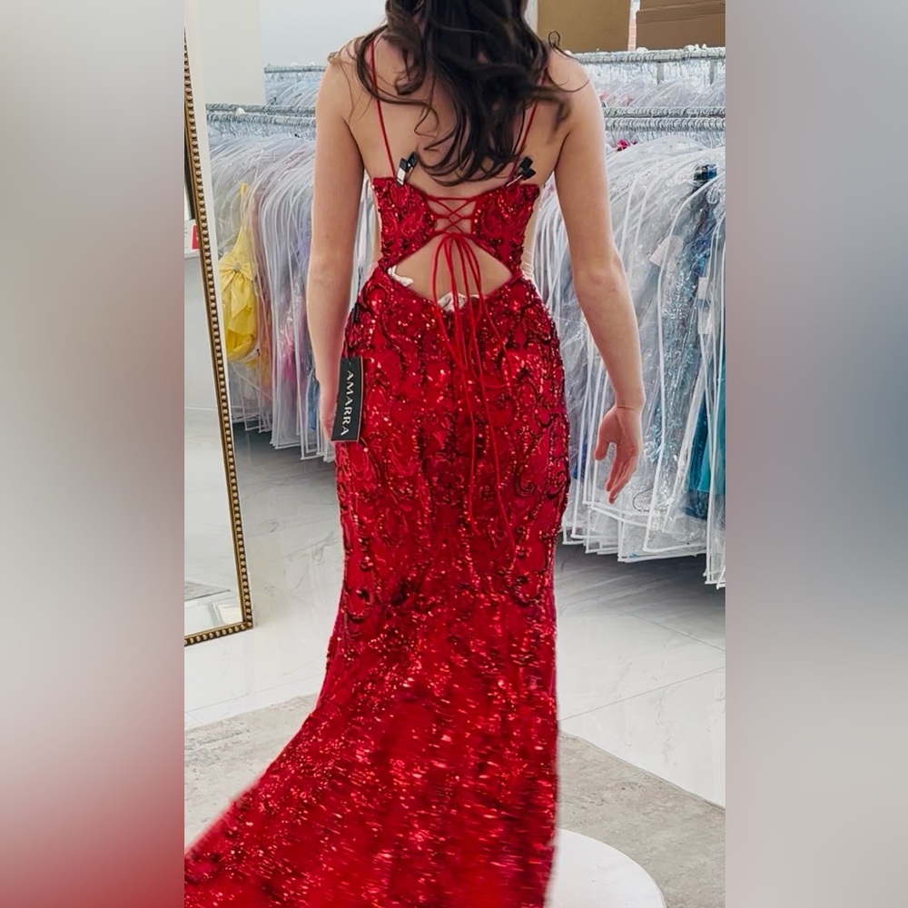 Elegant Red Sequin Evening Gown - Picture 3 of 4